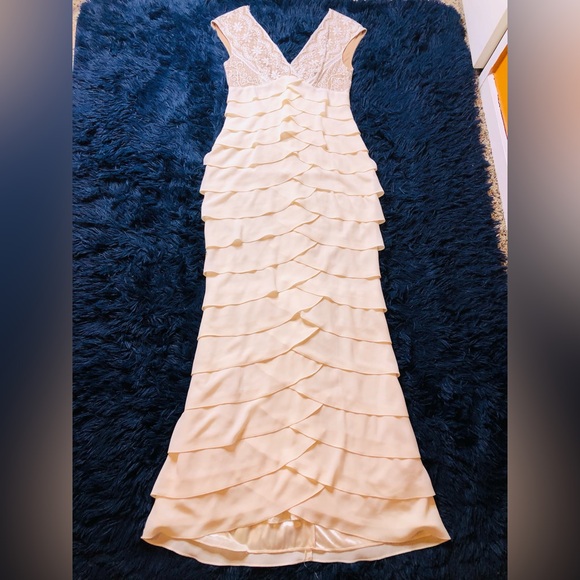 NWT ADRIANNA PAPELL Lace V-Neck Chiffon Full Length Formal Tiered Dress. Size 4 - Picture 1 of 13